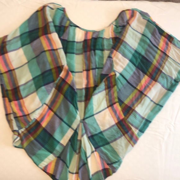 Summer Flowy Top with back button detail - Picture 2 of 2